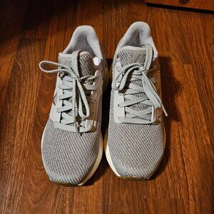 Womens New Balance size 8 W